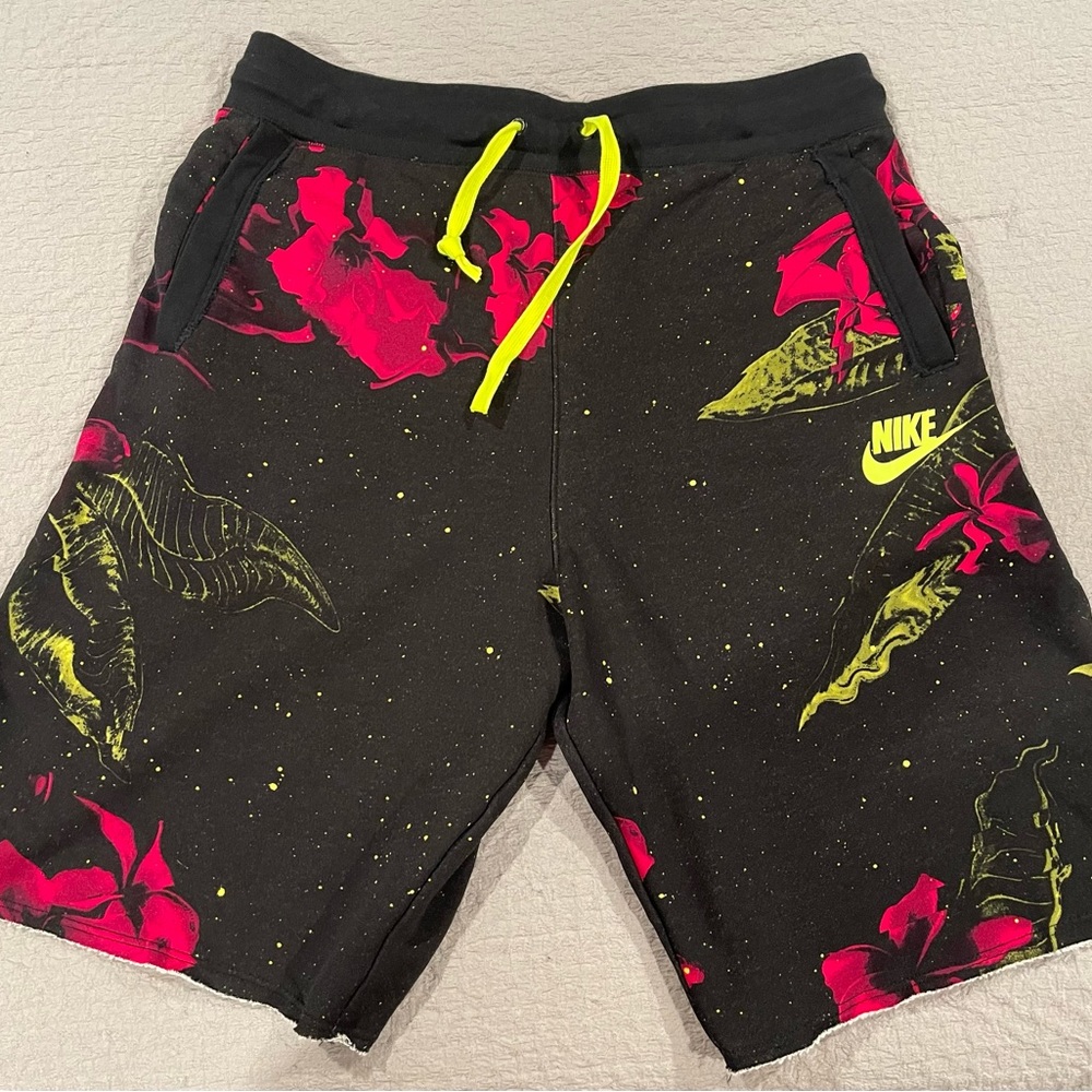 Nike multi colored shorts, brand new!
